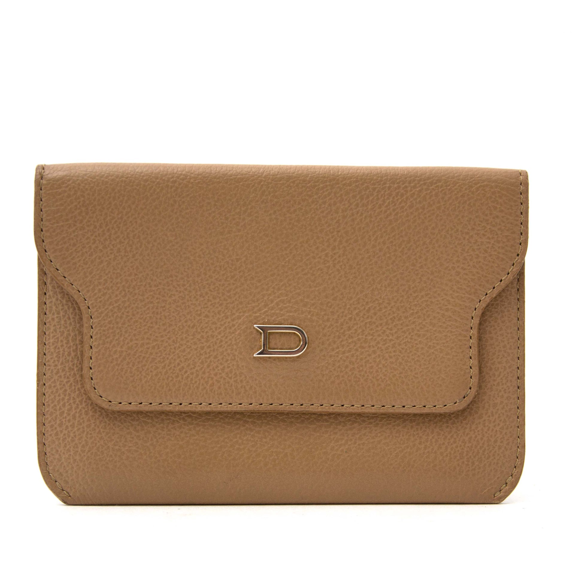 achetez enligne Delvaux Beige Wallet chez labellov.com
