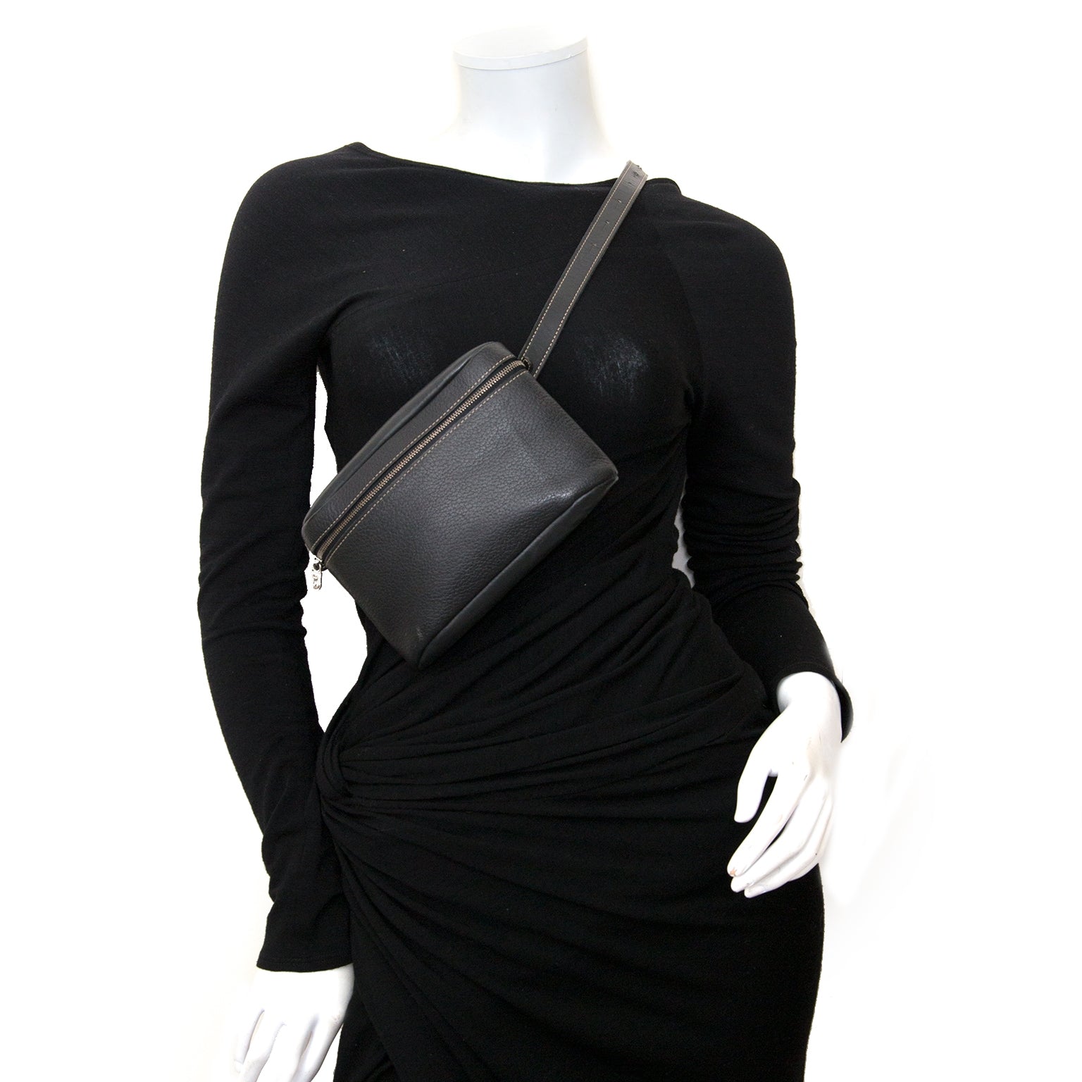deux de delvaux black leather belt bag now for sale at labellov vintage fashion webshop belgium