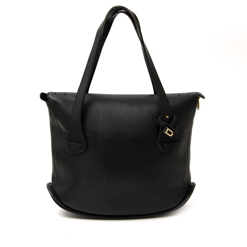 Worldwide shipping and secure payment on secondhand luxury shop labellov.com