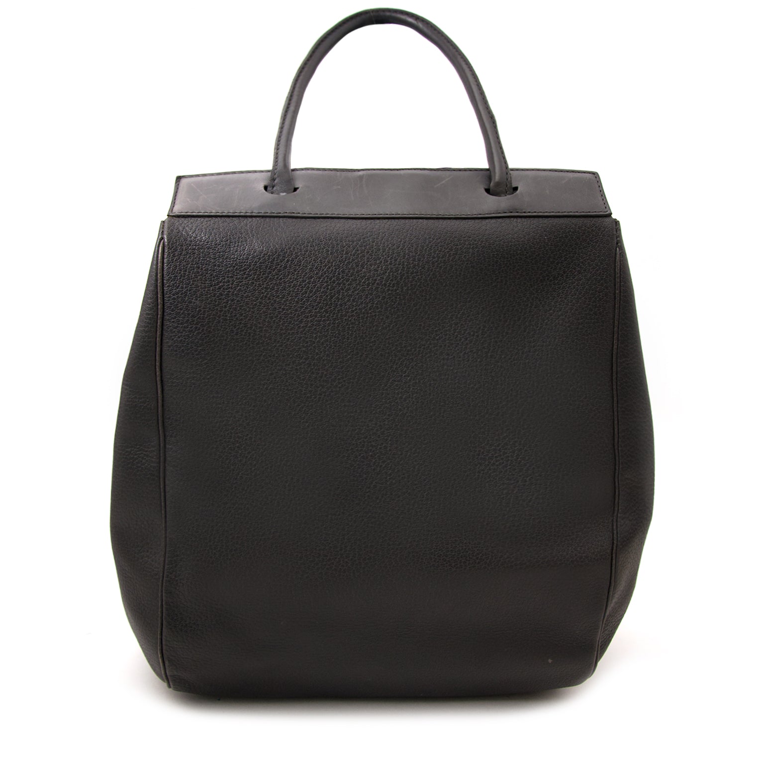 Buy and sell your preloved designer bags for the best rates online at Labellov luxury