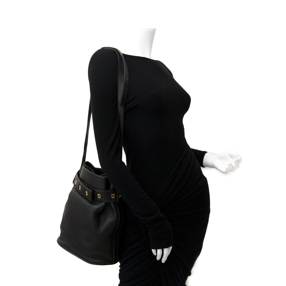 koop veilig online aan de beste prijs acheter en ligne comme neuf sac a mainDelvaux Black Bucket Shoulder Bag at the best price pour le meilleur prix