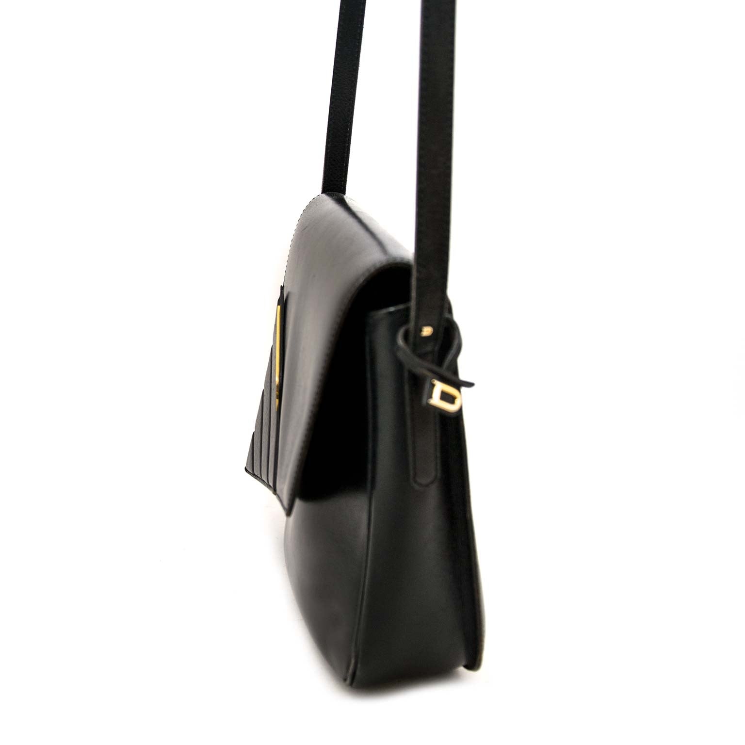 safe online shopping at labellov vintage fashion webshop belgium with delvaux bags