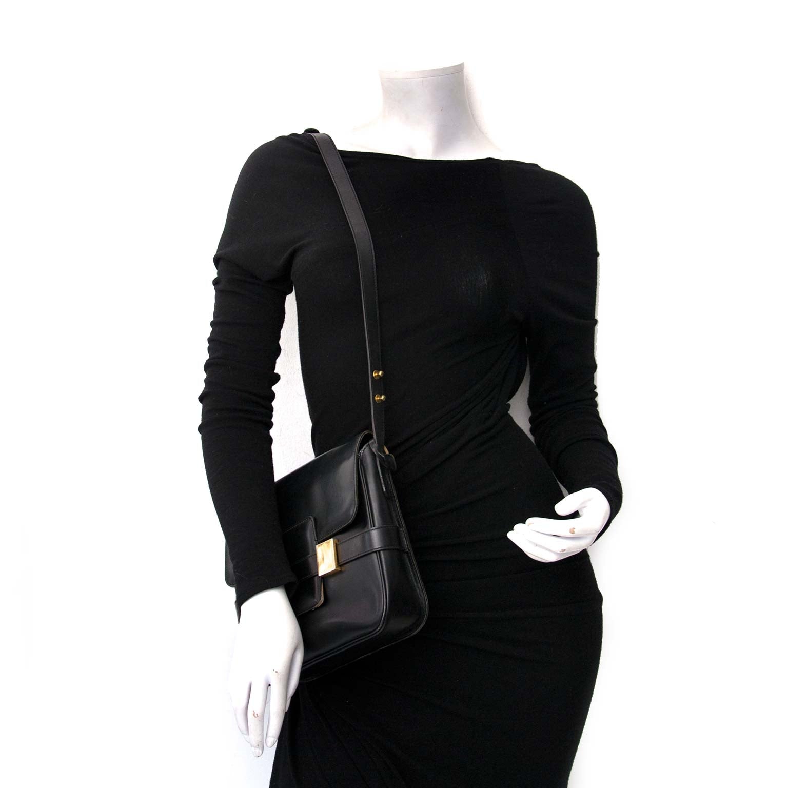 Delvaux Black Madame Crossbody Bag Buy authentic designer Delvaux secondhand bags at Labellov at the best price. Safe and secure shopping. Koop tweedehands authentieke Delvaux tassen bij designer webwinkel labellov.