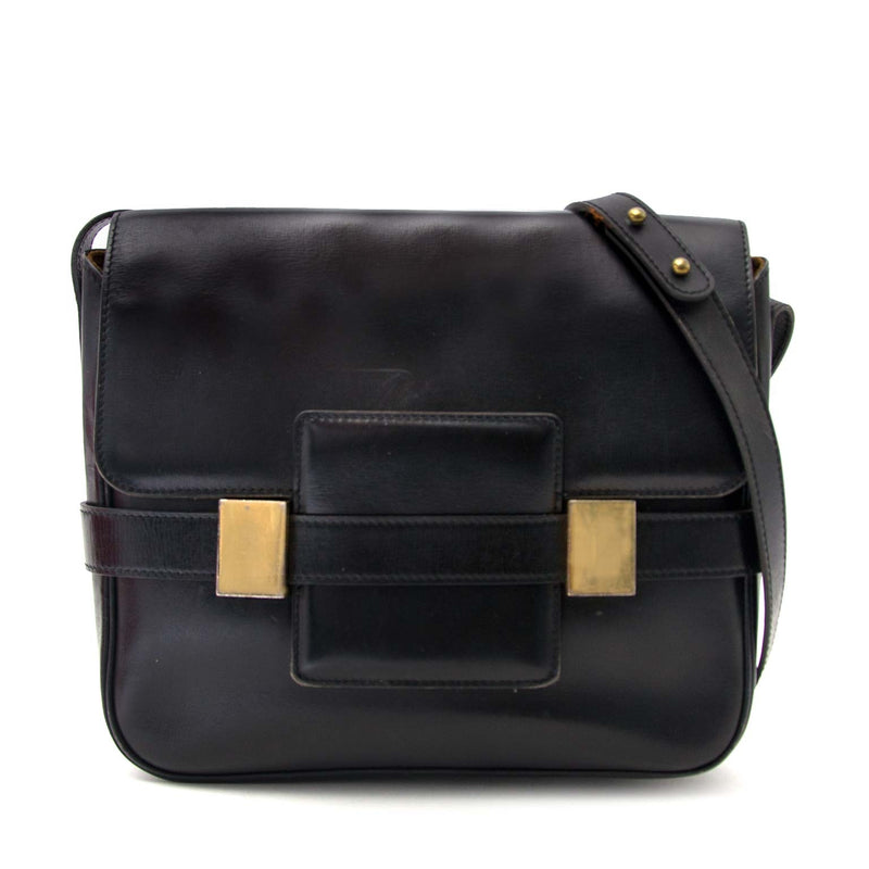 Delvaux Black Madame Crossbody Bag Buy authentic designer Delvaux secondhand bags at Labellov at the best price. Safe and secure shopping. Koop tweedehands authentieke Delvaux tassen bij designer webwinkel labellov.
