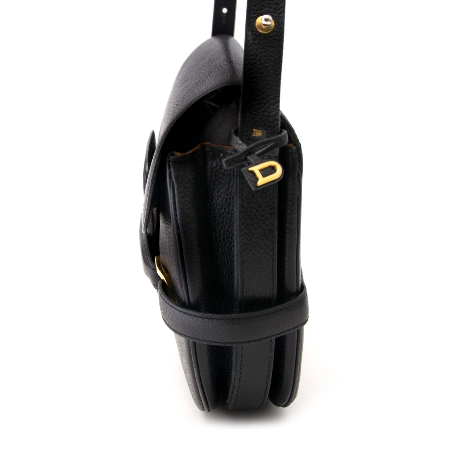 Delvaux Black Grained Leather Shoulder Bag Buy authentic designer Delvaux secondhand bags at Labellov at the best price. Safe and secure shopping. Koop tweedehands authentieke Delvaux tassen bij designer webwinkel labellov.