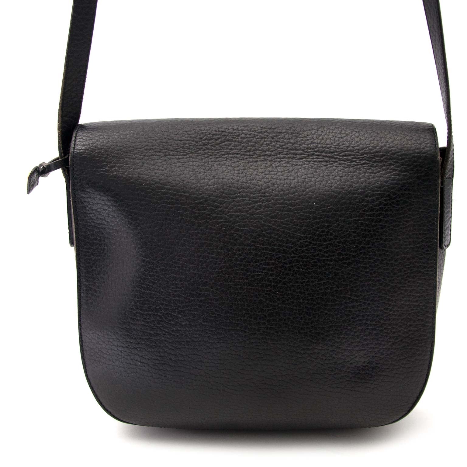 Delvaux Black Textured Leather Saddle Flap Bag Buy authentic designer Delvaux secondhand bags at Labellov at the best price. Safe and secure shopping. Koop tweedehands authentieke Delvaux tassen bij designer webwinkel labellov.