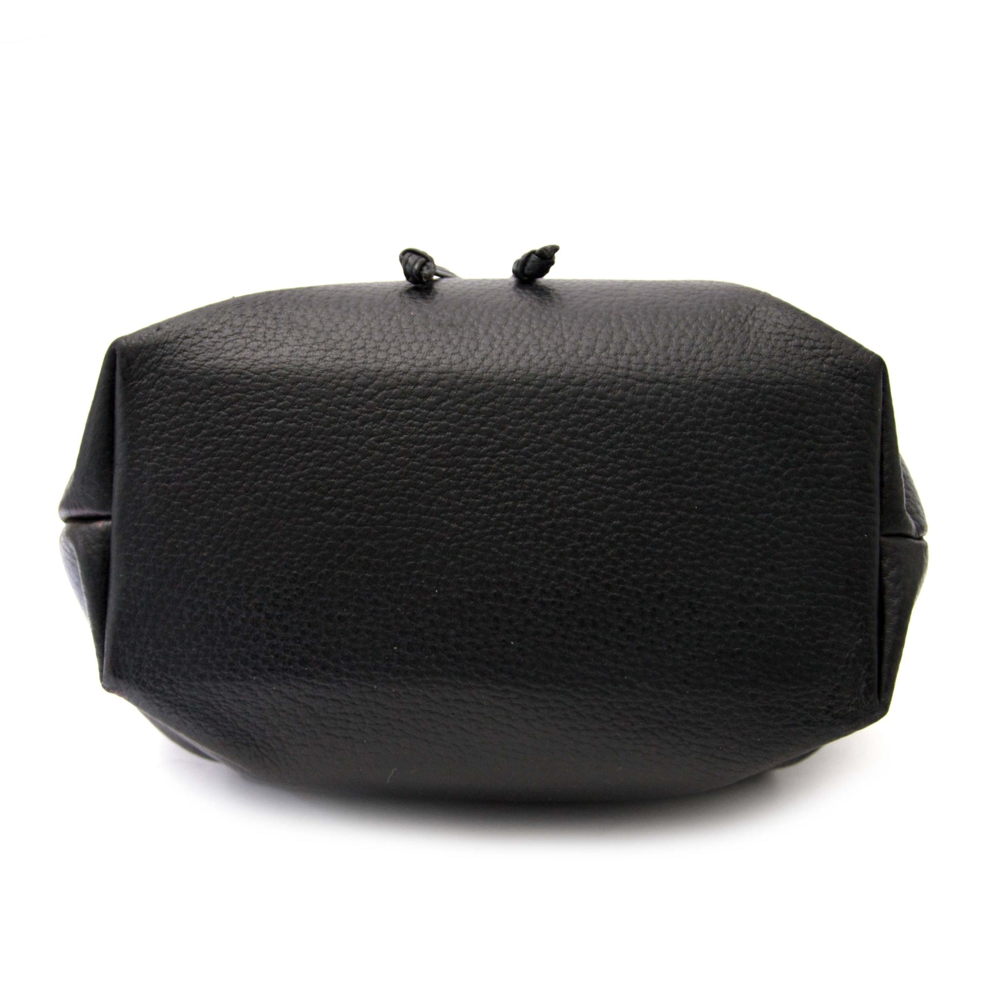 delvaux zwarte schoudertas nu te koop bij labellov.com tegen de beste prijs