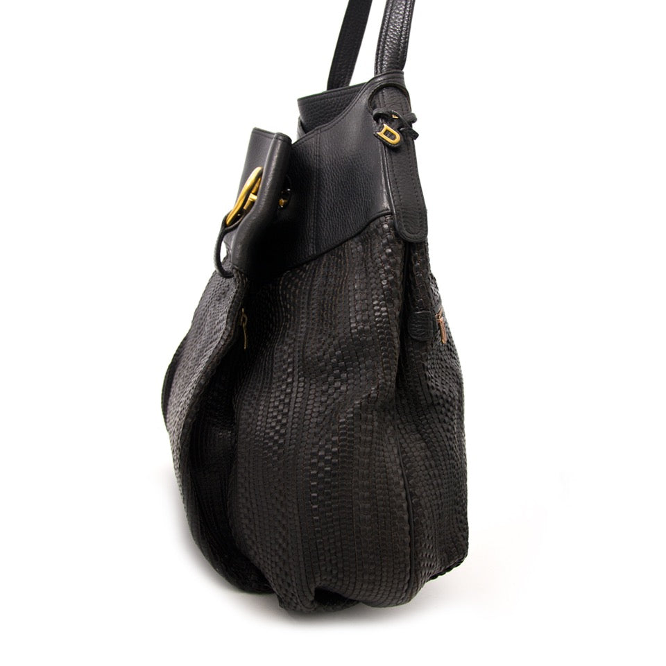 Buy the beautiful Delvaux Black 'Toile de Cuir' Shoulder Bag now online or in Antwerp at LabelLOV, one of the best webshops when it comes to luxury designer bags, worldwide shipping.