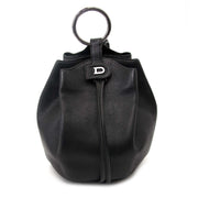 koop veilig online aan de beste prijs The magnetic closure has the golden D emblem on it, which is very eye-catching