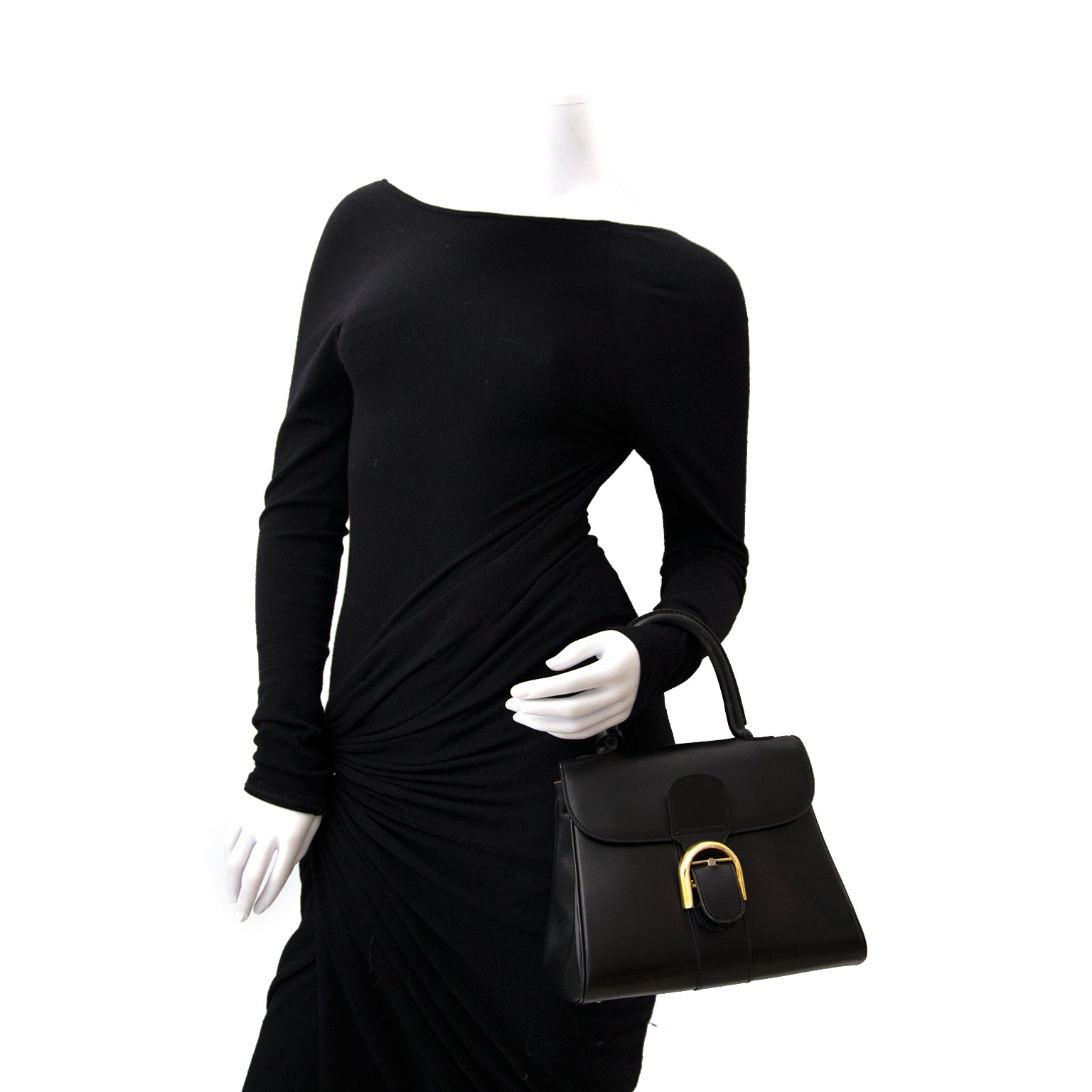 Searching for the perfect Delvaux handbag? We buy and sell your 100% authentic handbags for the best price. Zoekt u de ideale Delvaux handtas? Wij kopen en verkopen uw 100% authentieke handtassen voor de beste prijs.