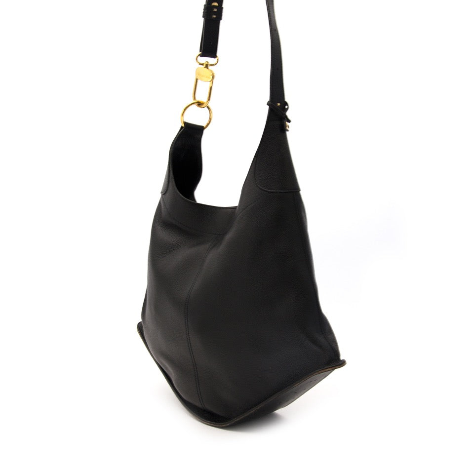 Op zoek naar designer handtas? Delvaux zwarte satan schoudertas aan de beste prijs online verkrijgbaar bij Labellov