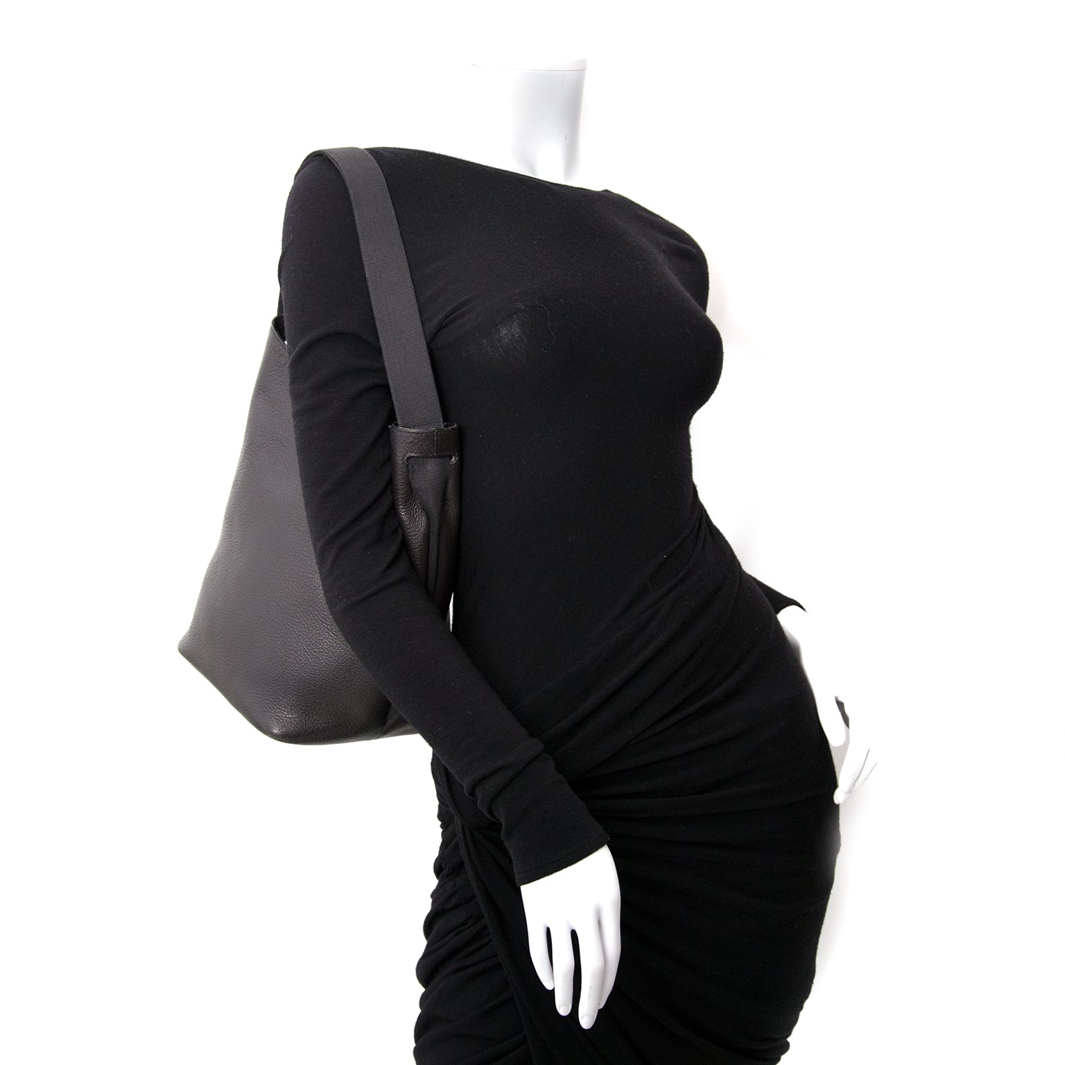 Authentieke Delvaux Black Tote voor de juiste prijs bij LabelLOV vintage webshop. Delvaux Veilig online winkelen. Luxe, vintage, mode. Antwerpen, België.