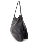 Delvaux Black Leather Large Shopper Tote Buy authentic designer Delvaux secondhand bags at Labellov at the best price. Safe and secure shopping. Koop tweedehands authentieke Delvaux tassen bij designer webwinkel labellov.
