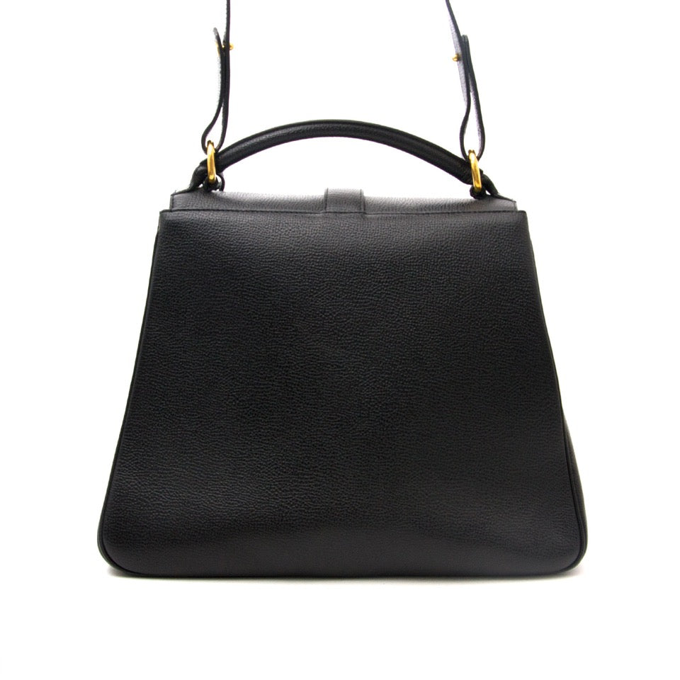 Vintage Delvaux shoulder bags for the best price at Labellov webshop. Safe and secure online shopping with 100% authenticity. Vintage Delvaux sac à epaule pour le meilleur prix.