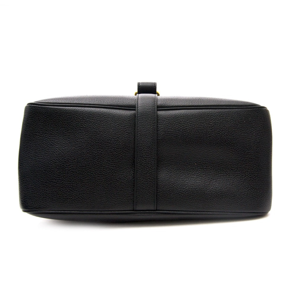 Vintage Delvaux shoulder bags for the best price at Labellov webshop. Safe and secure online shopping with 100% authenticity. Vintage Delvaux sac à epaule pour le meilleur prix.