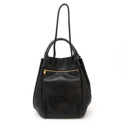 Seconde hand Delvaux black toile for the best price at Labellov webshop. Safe and secure online shopping with 100% authenticity. Seconde main Delvaux noir toile pour le meilleur prix.