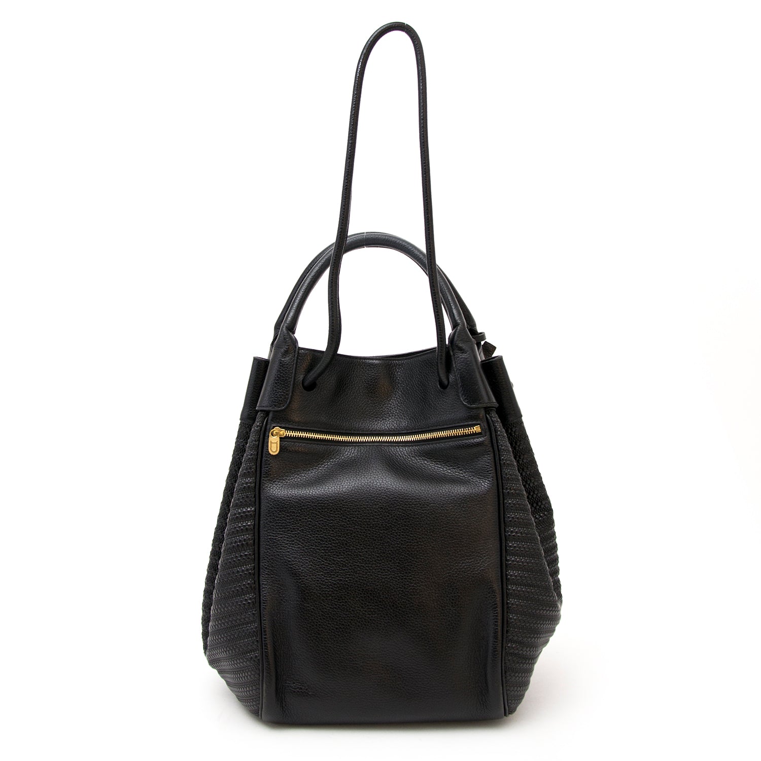 Seconde hand Delvaux black toile for the best price at Labellov webshop. Safe and secure online shopping with 100% authenticity. Seconde main Delvaux noir toile pour le meilleur prix.