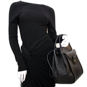 Vintage Delvaux black shoulder bag for the best price at Labellov webshop. Safe and secure online shopping with 100% authenticity. Vintage Delvaux noir sac à epaule pour le meilleur prix.
