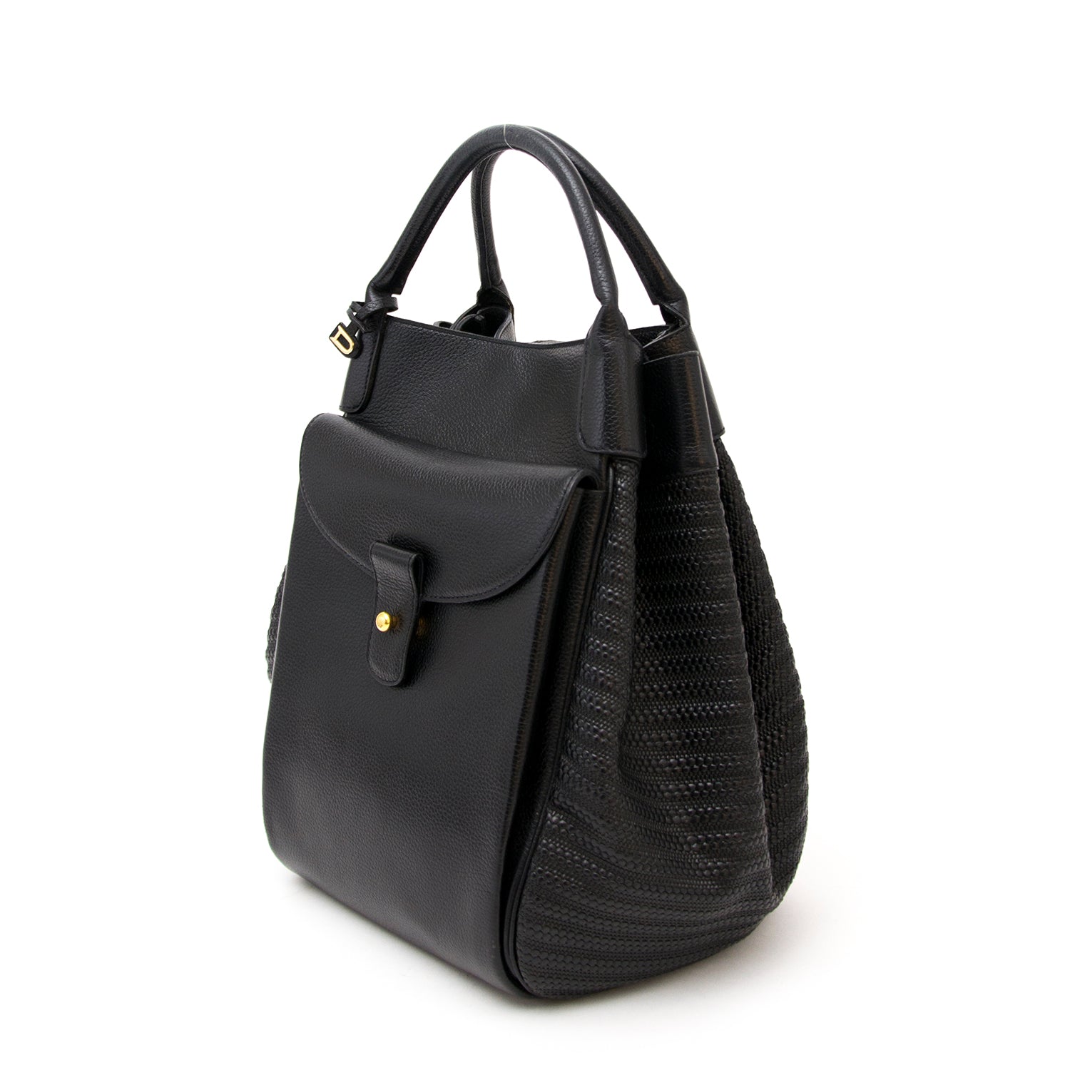 Second hand Delvaux black shoulder bag for the best price at Labellov webshop. Safe and secure online shopping with 100% authenticity. Seconde main Delvaux noir sac à epaule pour le meilleur prix.