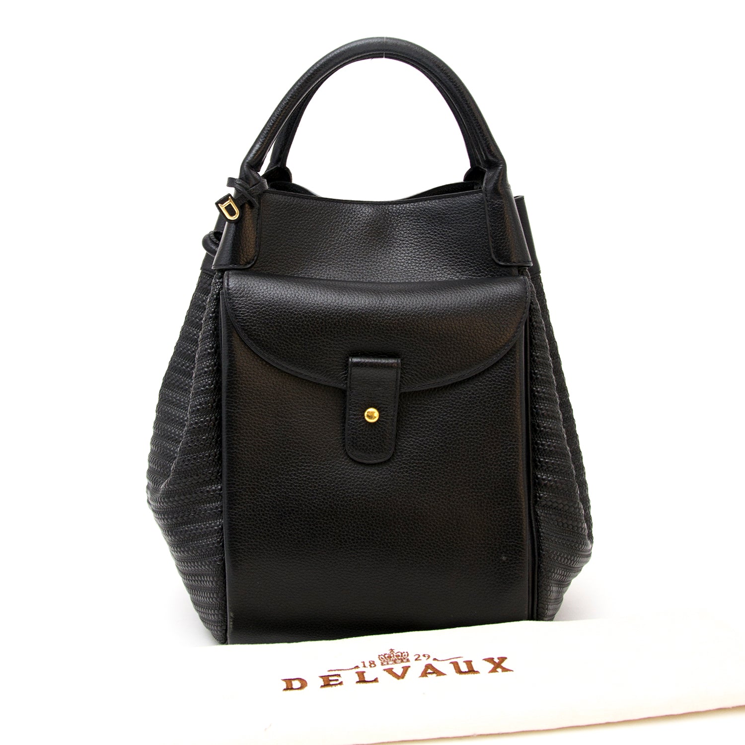 Vintage Delvaux toile shoulder bag for the best price at Labellov webshop. Safe and secure online shopping with 100% authenticity. Vintage Delvaux toile sac à epaule pour le meilleur prix.
