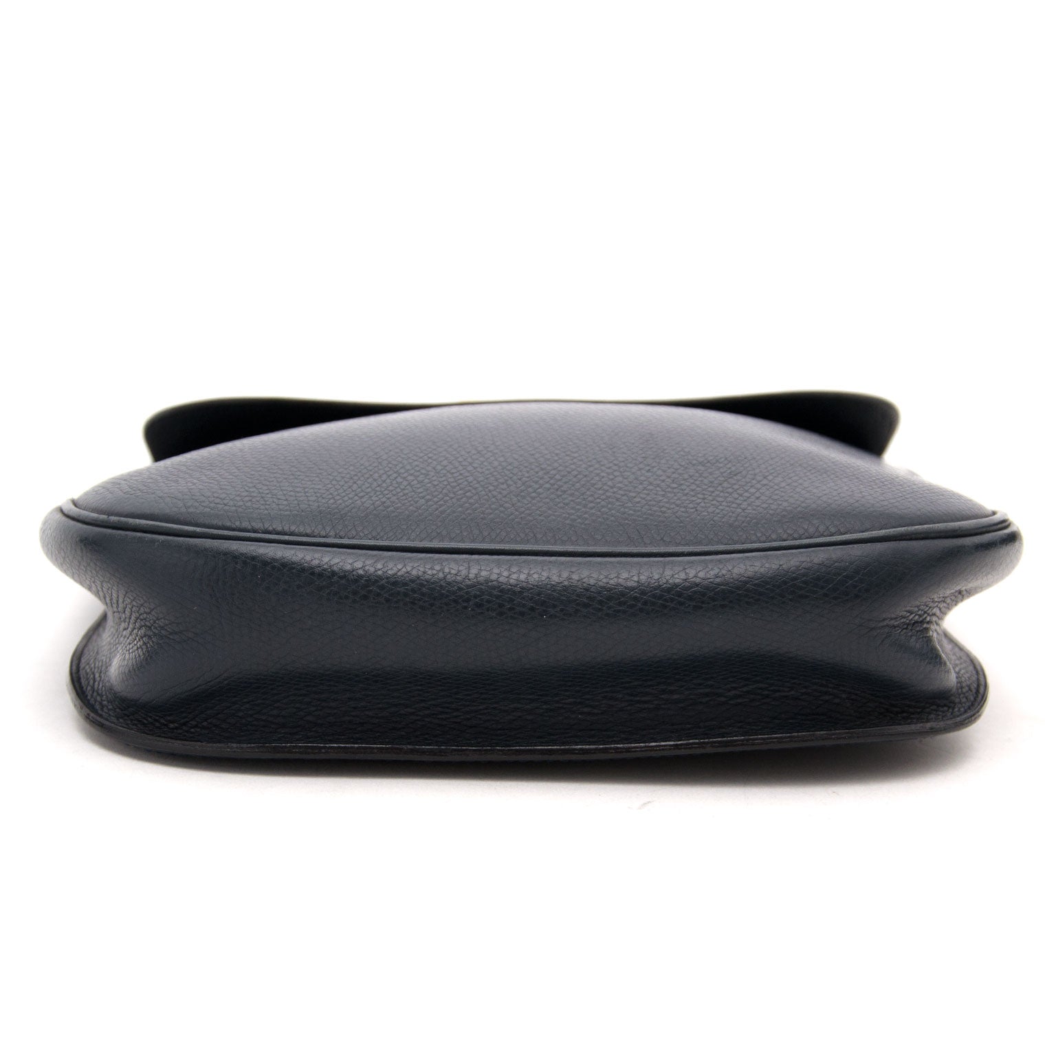Are you looking to buy a Delvaux Dark Blue Shoulder Bag? Shop safe and secur with Labellov online.