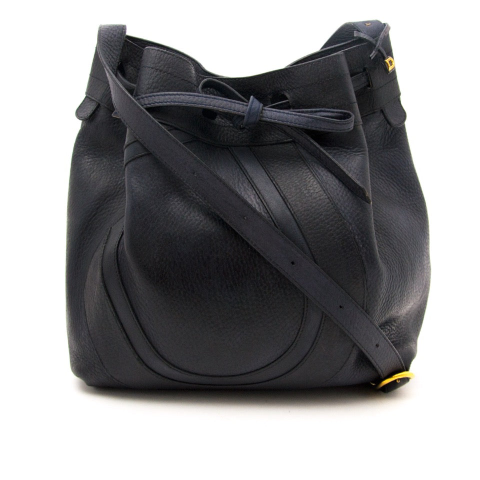 Buy vintage Delvaux crossbody bags for the best price at Labellov webshop. Safe and secure online shopping with 100% authenticity. Acheter vintage Delvaux crossbody bags pour le meilleur prix.