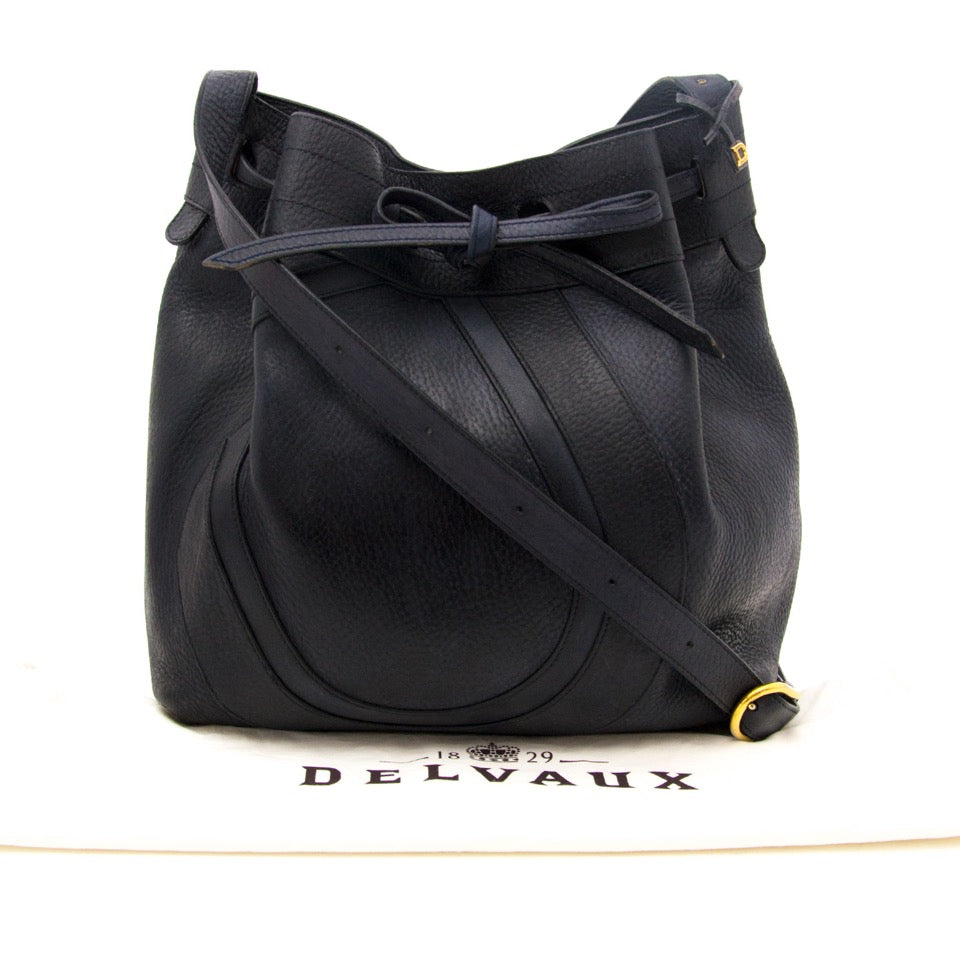 Buy vintage Delvaux crossbody bags for the best price at Labellov webshop. Safe and secure online shopping with 100% authenticity. Acheter vintage Delvaux crossbody bags pour le meilleur prix.