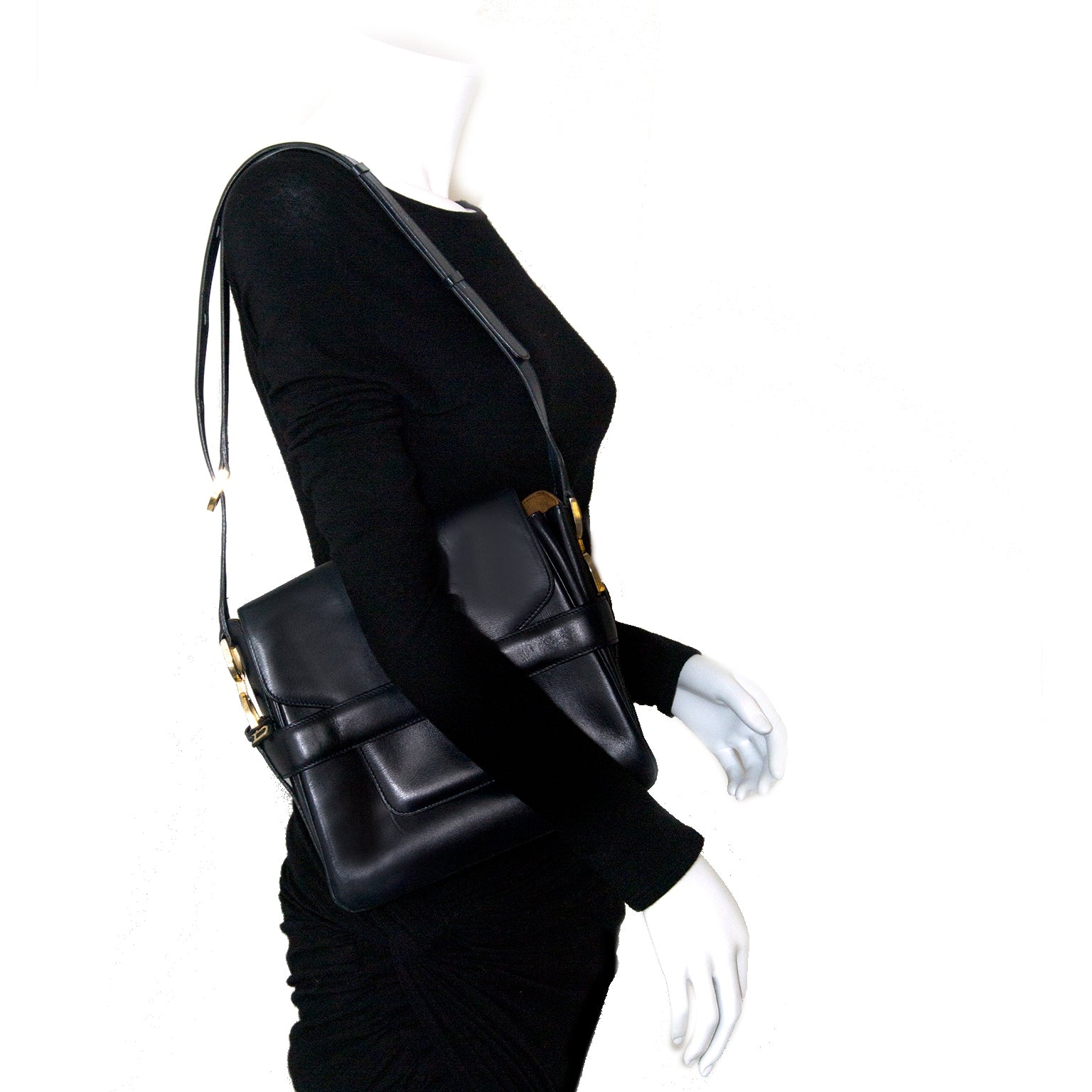 delvaux navy blue leather shoulder bag now for sale at labellov vintage fashion webshop belgium