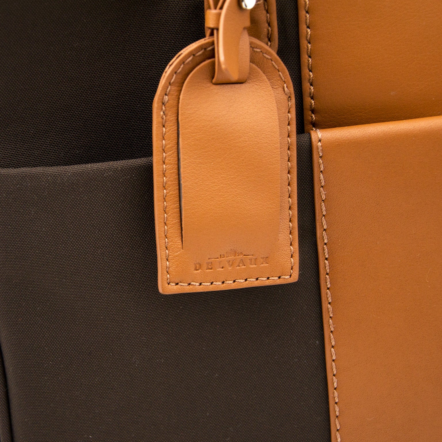 Delvaux Brown Airess Shoulder Bag Canvas + Toiletry case acheter pour le meilleur prix