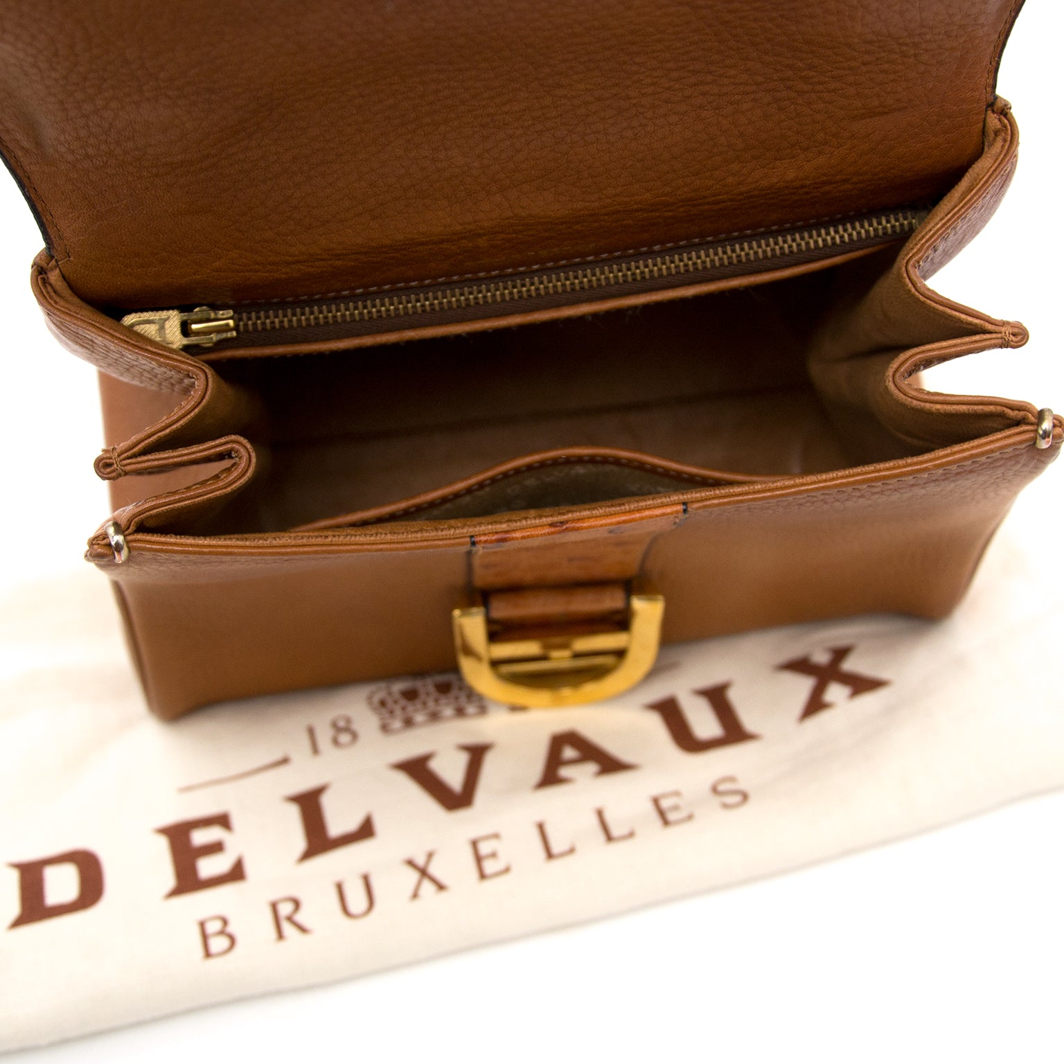 Koop authentieke Delvaux handtassen met de juiste prijs bij Labellov.com