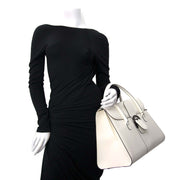 Delvaux White Brillant Double Poignée Bag Buy authentic designer Delvaux secondhand bags at Labellov at the best price. Safe and secure shopping. Koop tweedehands authentieke Delvaux tassen bij designer webwinkel labellov.