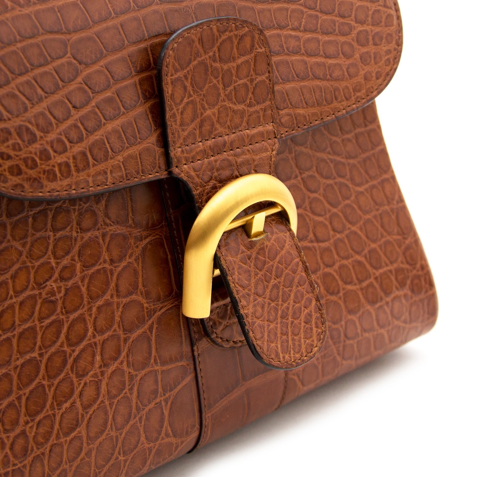 Bent u op zoek naar een authentieke Delvaux Brillant Croco matte Miel PM? Wij kopen en verkopen online.