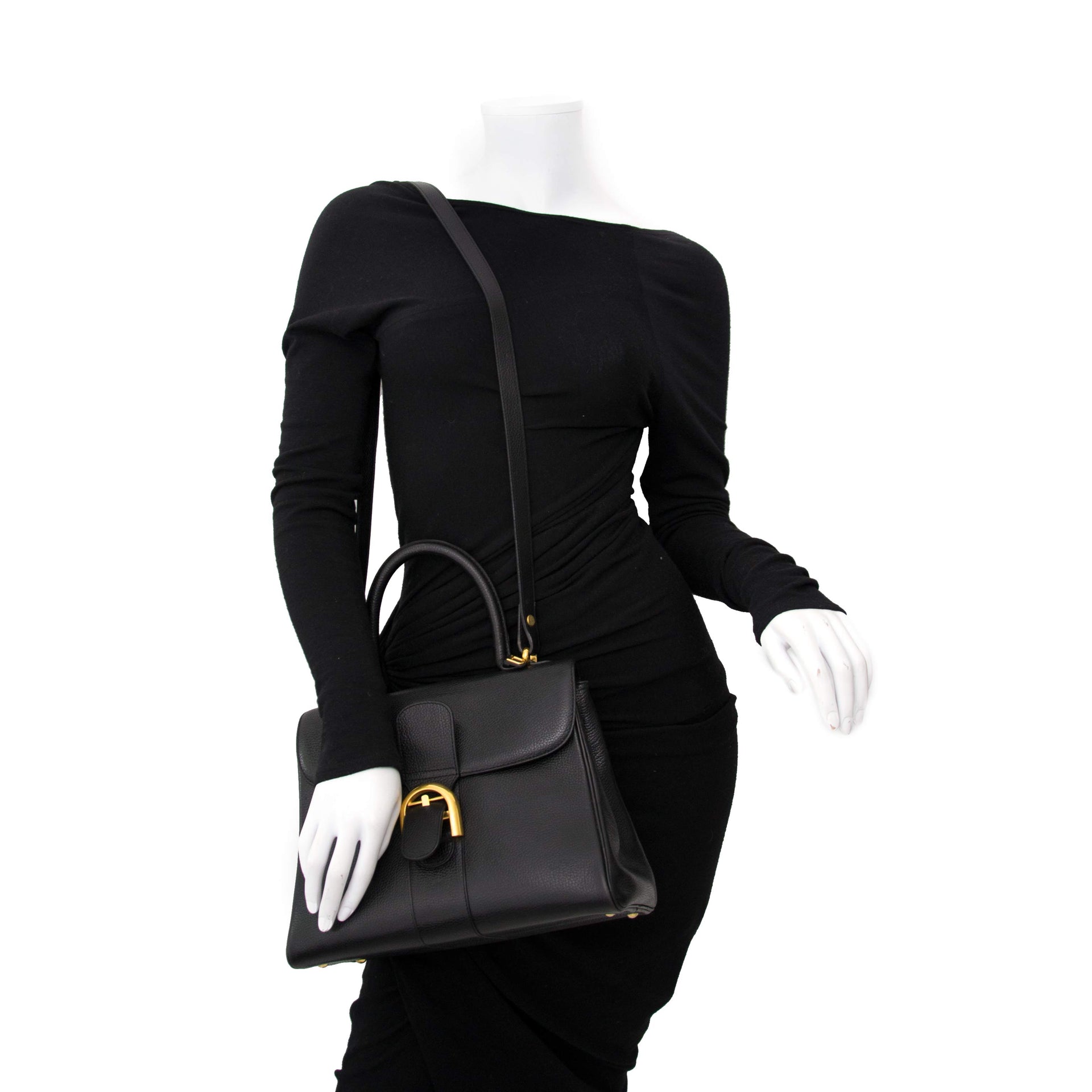 Op zoek naar een luxe vintage designer tas? Delvaux Zwart MM Brillant te koop, in goeie staat en aan een redelijke prijs bij Labellov.