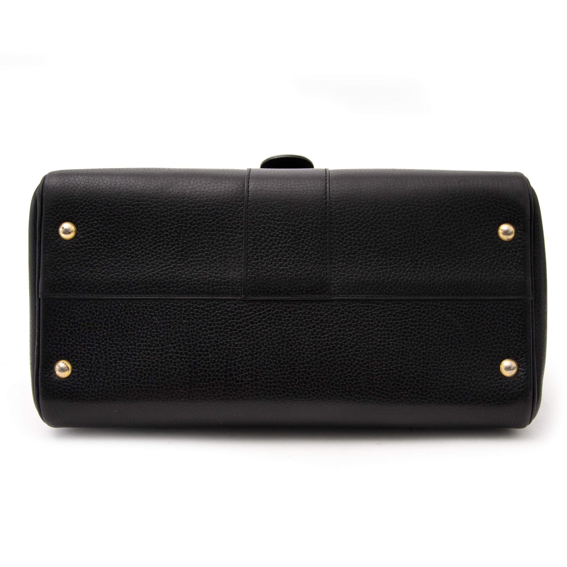 Looking for the Delvaux Black Brillant MM and a company that ships worldwide? Labellov sells beautiful authentic designer bags.