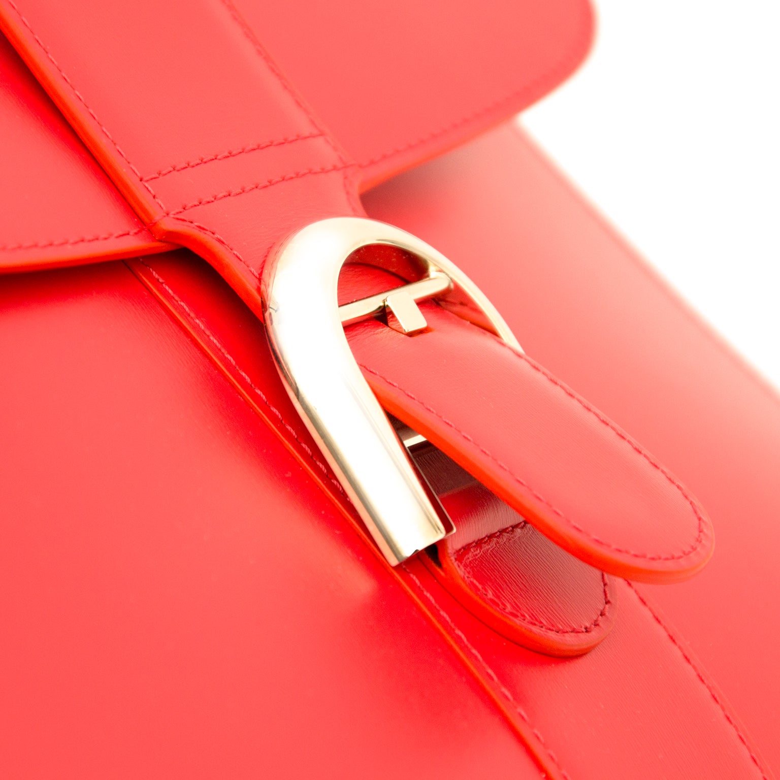 Buy an authentic secondhand Brand New Delvaux Brillant Coral MM
