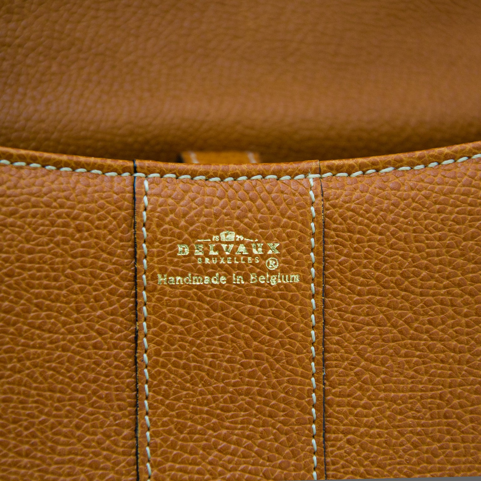 koop veilig online aan de beste prijs Delvaux Cognac Brillant Mini GHW + strap