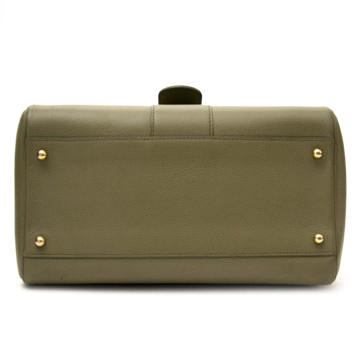 Want to buy a secondhand Delvaux PM Brillant? Buy at LabelLOV, safe and secure online shopping in Antwerp.