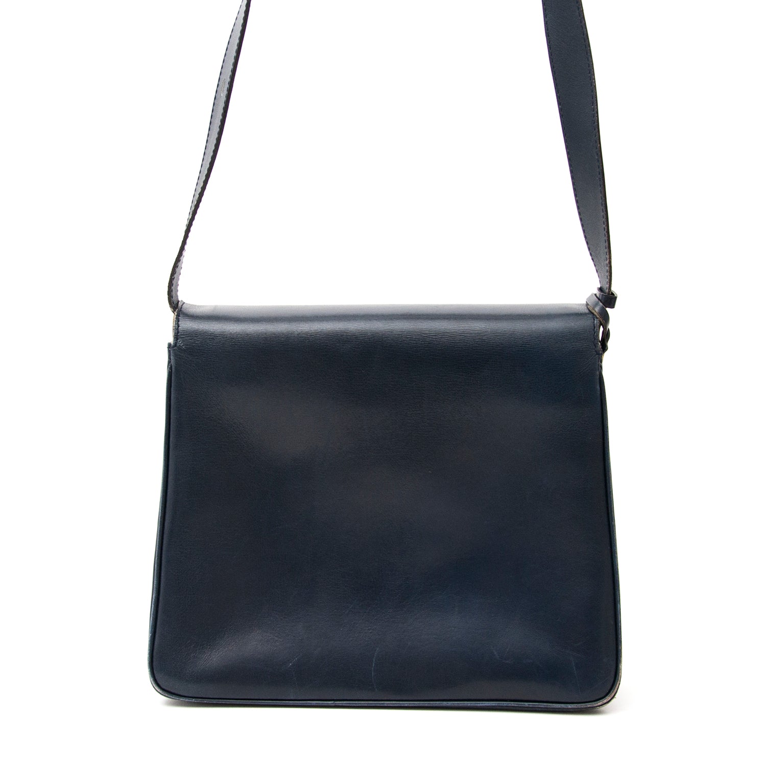 Vintage Delvaux Brillant dark blue shoulder bag for the best price at Labellov webshop. Safe and secure online shopping with 100% authenticity. Vintage Delvaux Brillant bleu foncé sac à epaule pour le meilleur prix.