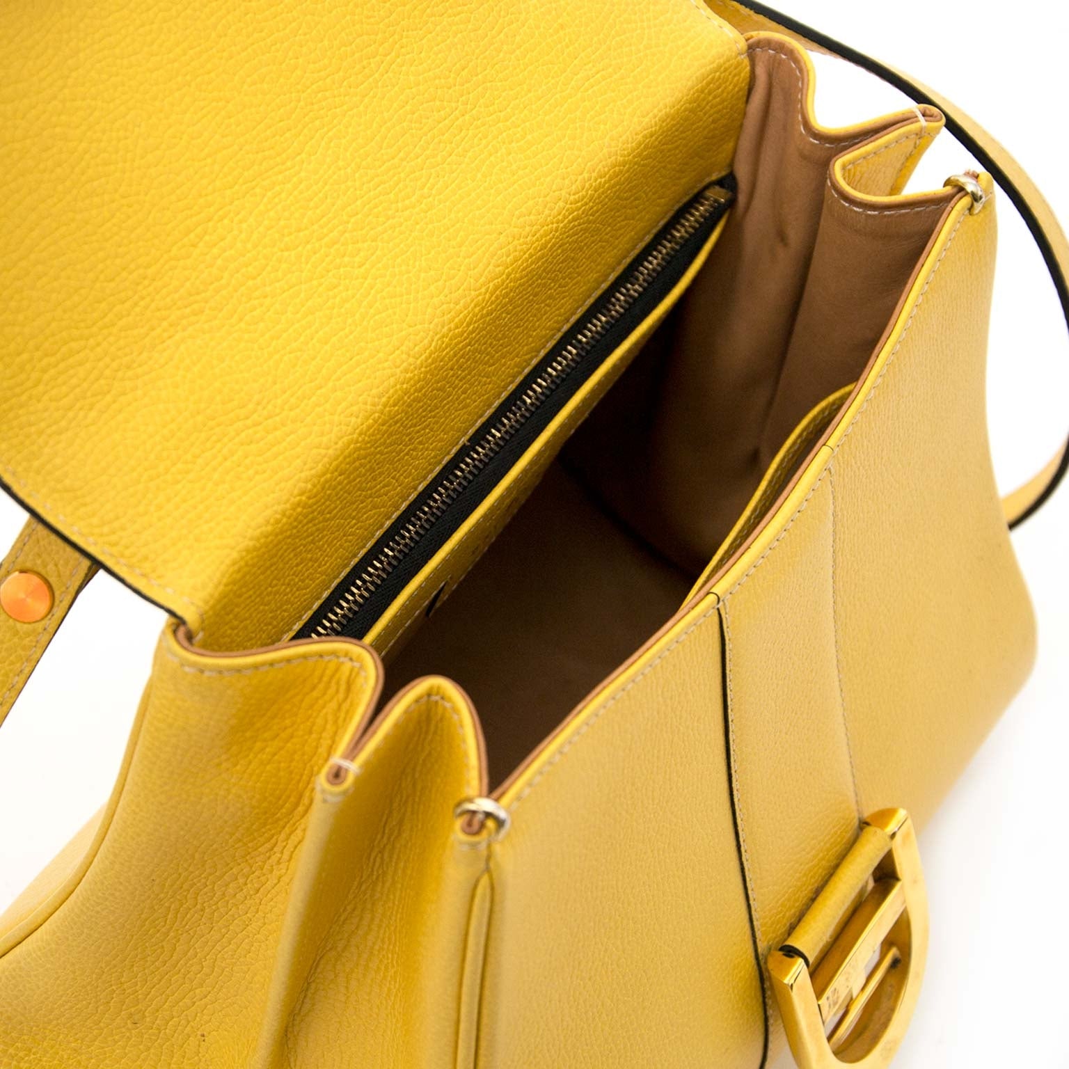 Vintage fashion webshop Labellov with Delvaux brillant bags