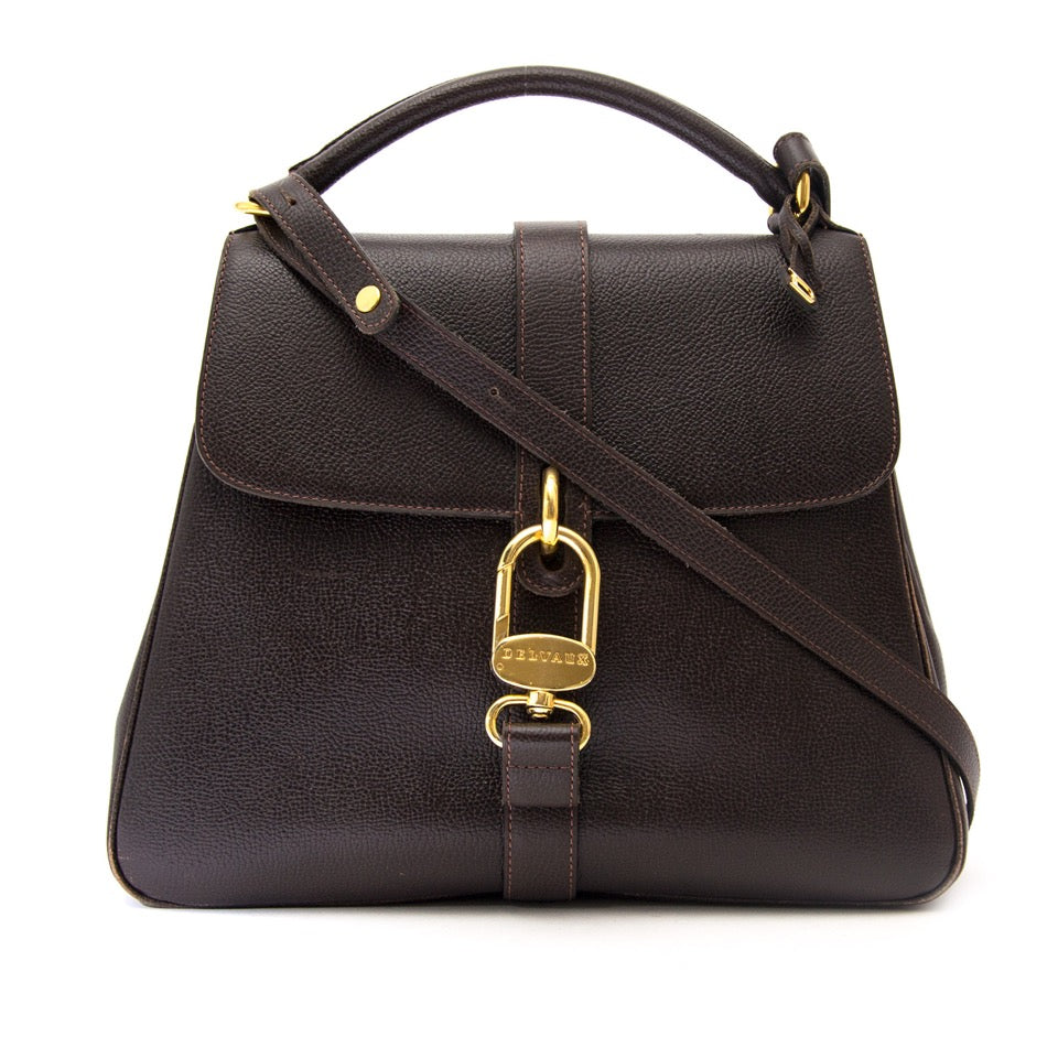 Vintage Delvaux shoulder bags for the best price at Labellov webshop. Safe and secure online shopping with 100% authenticity. Vintage Delvaux sac à epaule pour le meilleur prix.