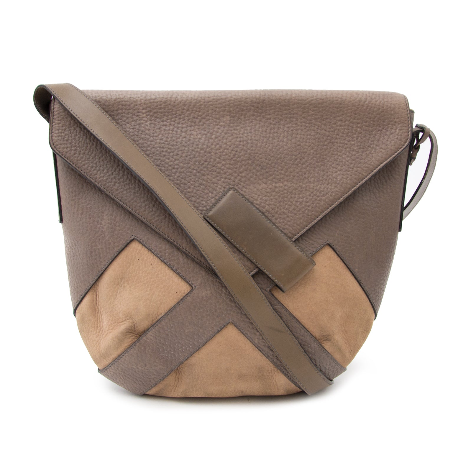 Buy and sell your preloved designer bags for the best rates online at Labellov luxury