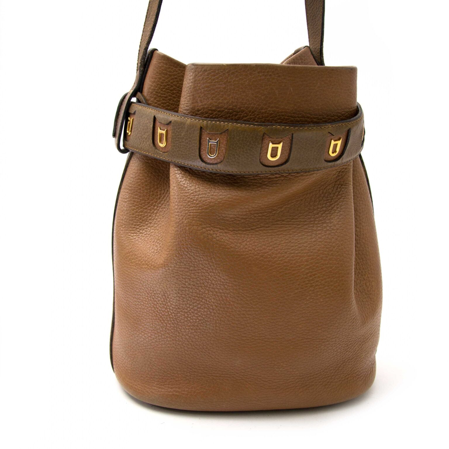 Koop prachtige vintage designer handtassen op labellov.com of in onze showroom in Antwerpen