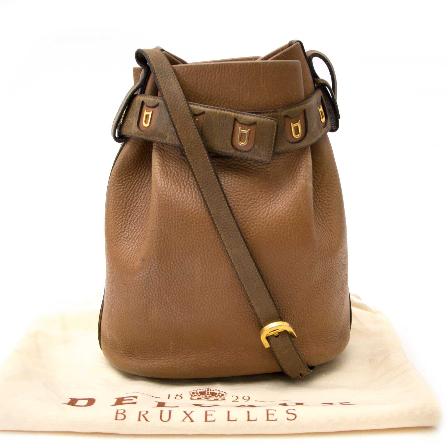 Buy a beautiful Delvaux handbag sur Labellov.com
