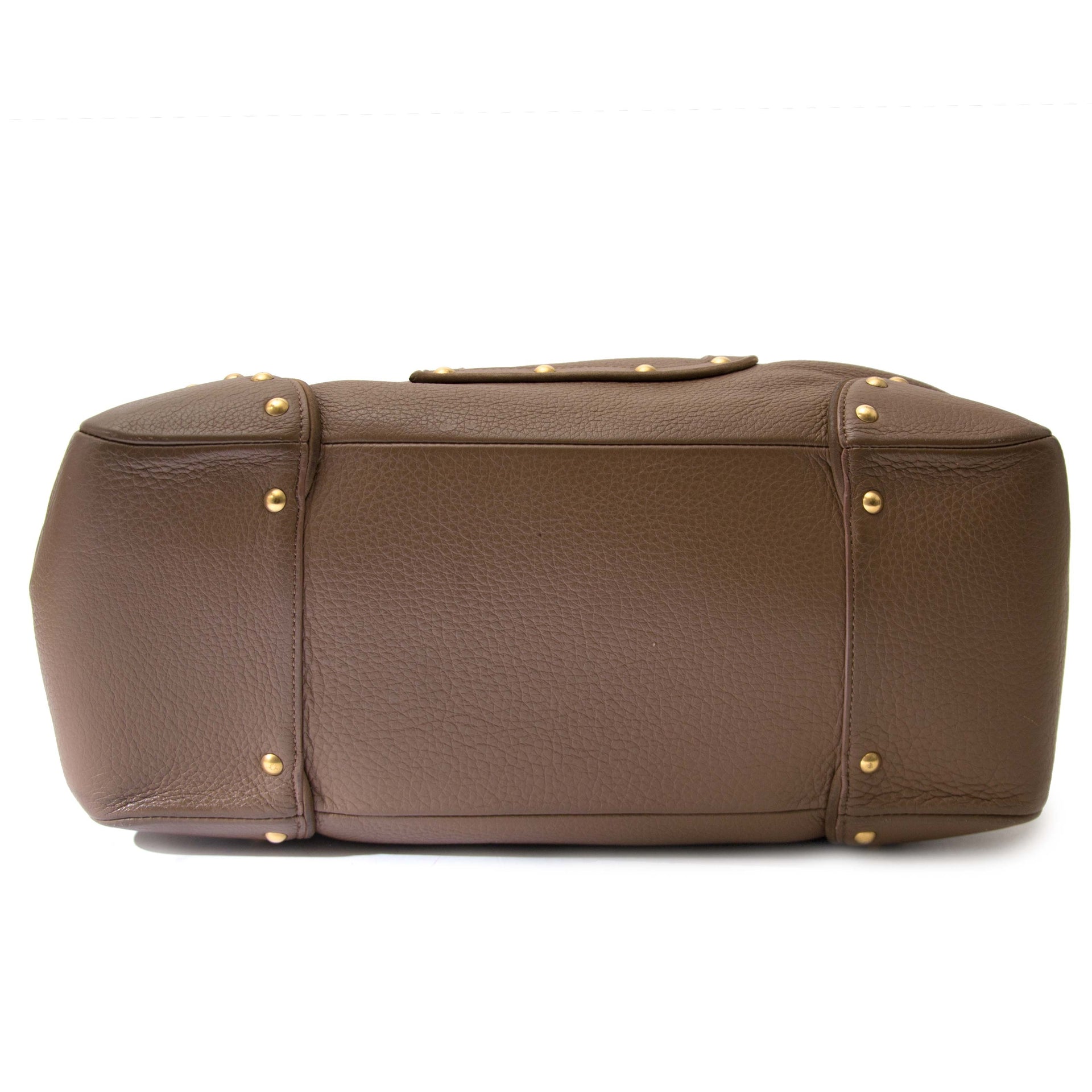Delvaux Taupe Jaqcues Grained Leather Bag Buy authentic designer Delvaux secondhand bags at Labellov at the best price. Safe and secure shopping. Koop tweedehands authentieke Delvaux tassen bij designer webwinkel labellov.
