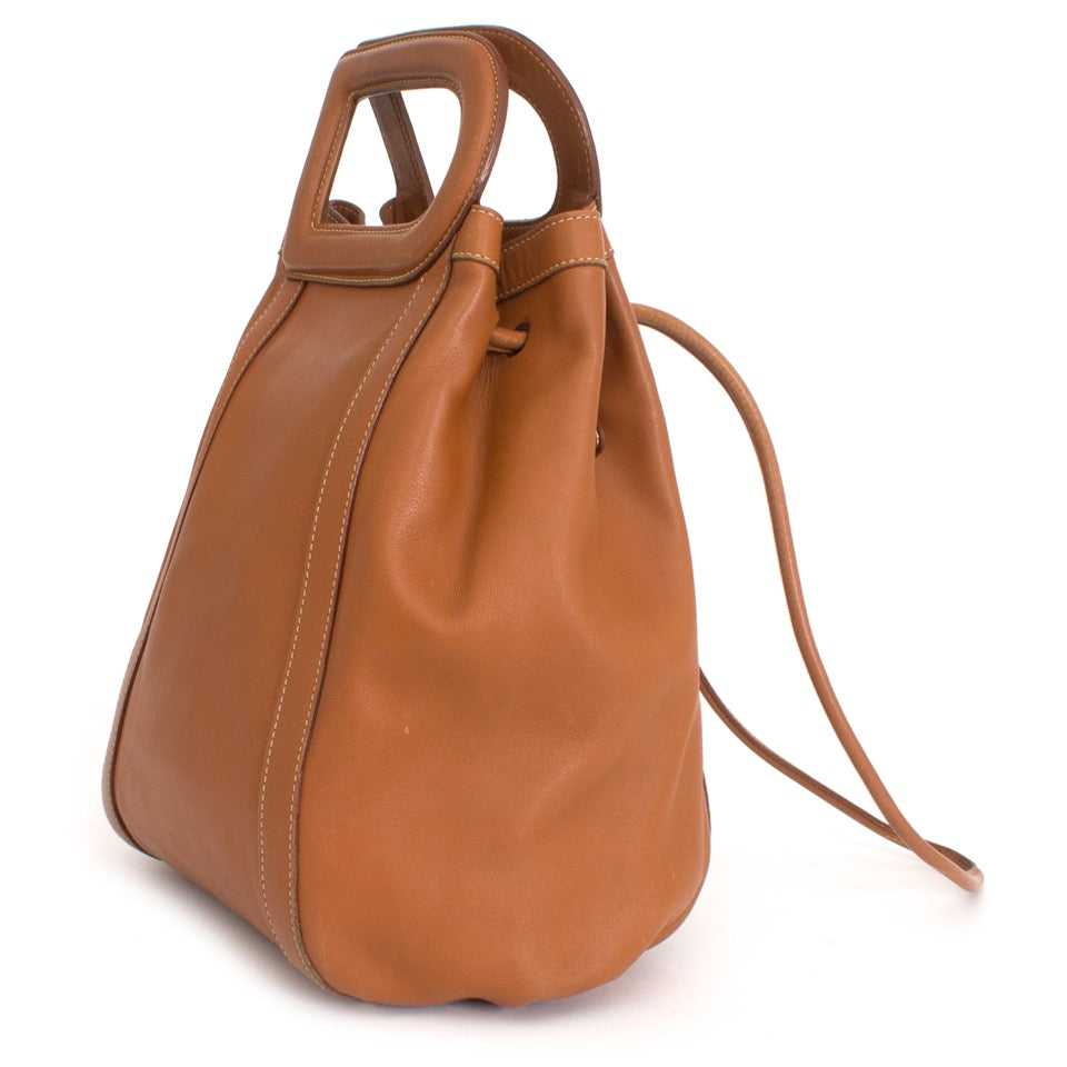 Buy Delvaux cognac top handle at the right price at LabelLOV vintage webshop. Luxe, vintage, fashion. Safe and secure online shopping. Antwerp, Belgium.