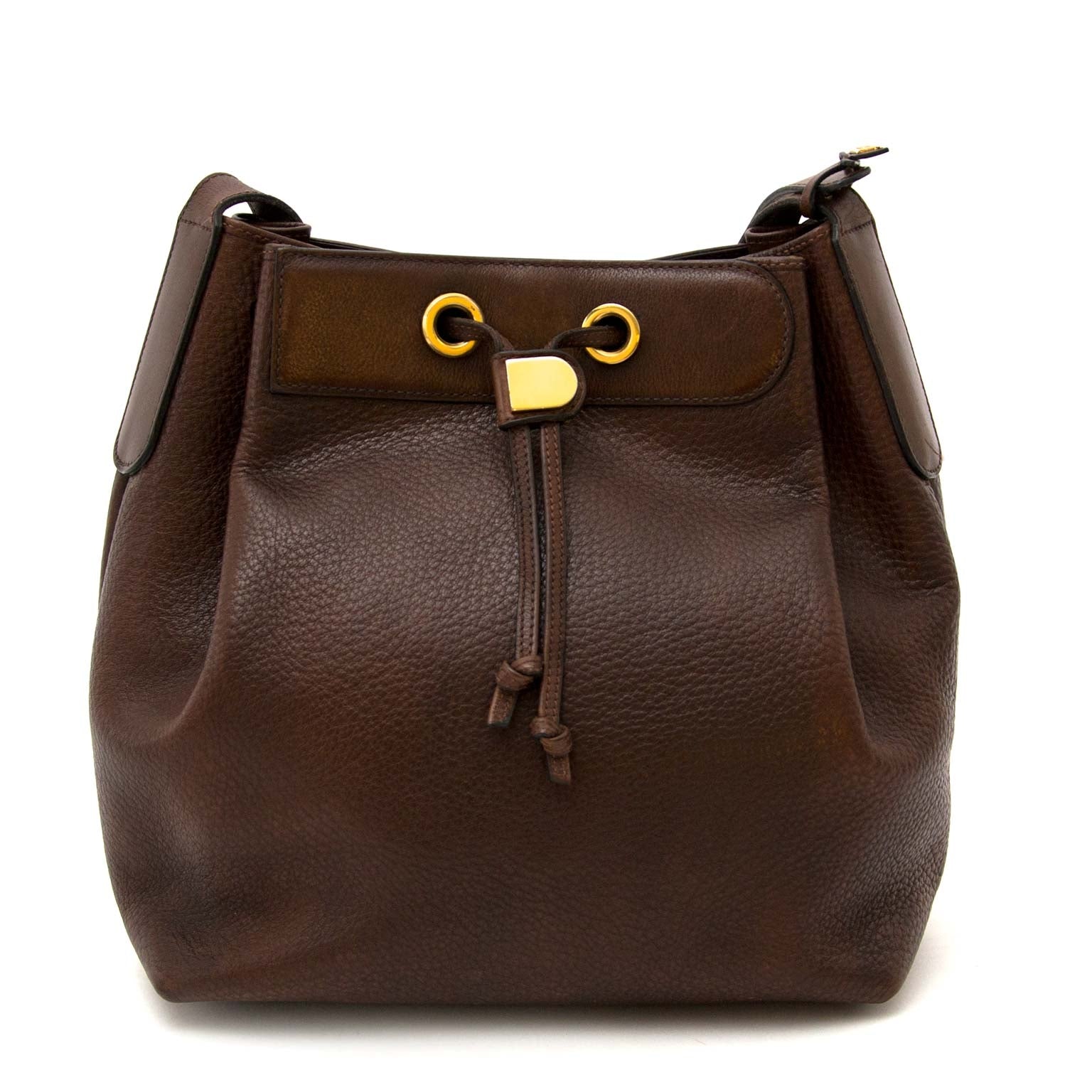 Authentieke Delvaux bruine handtas met gouden touch bij Labellov, uw vintage webshop in luxe artikelen.