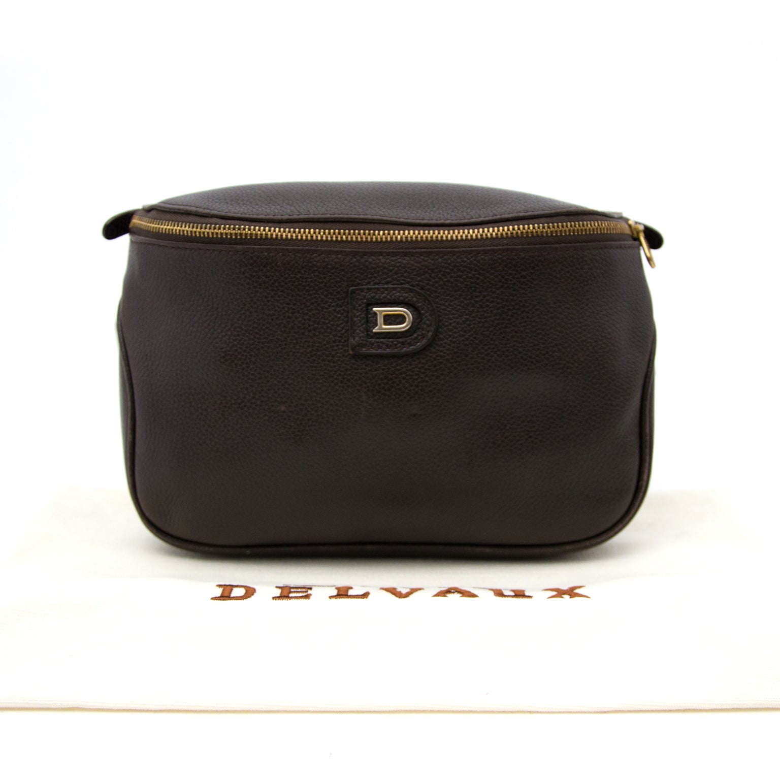 Koop en verkoop uw authentieke Delvaux buideltas online bij Labellov