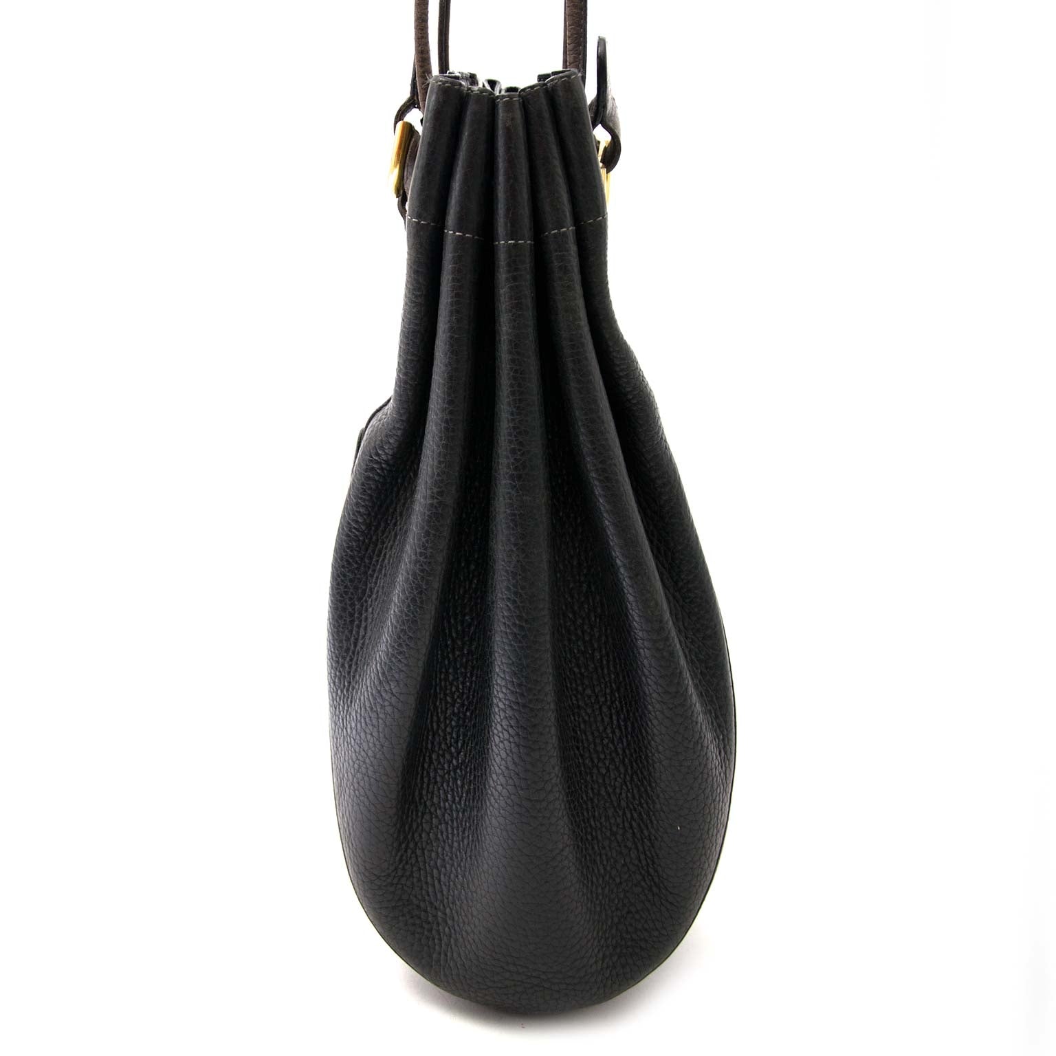 Delvaux Black & Brown Caviar Leather Bucket Bag Buy authentic designer Delvaux secondhand bags at Labellov at the best price. Safe and secure shopping. Koop tweedehands authentieke Delvaux tassen bij designer webwinkel labellov.