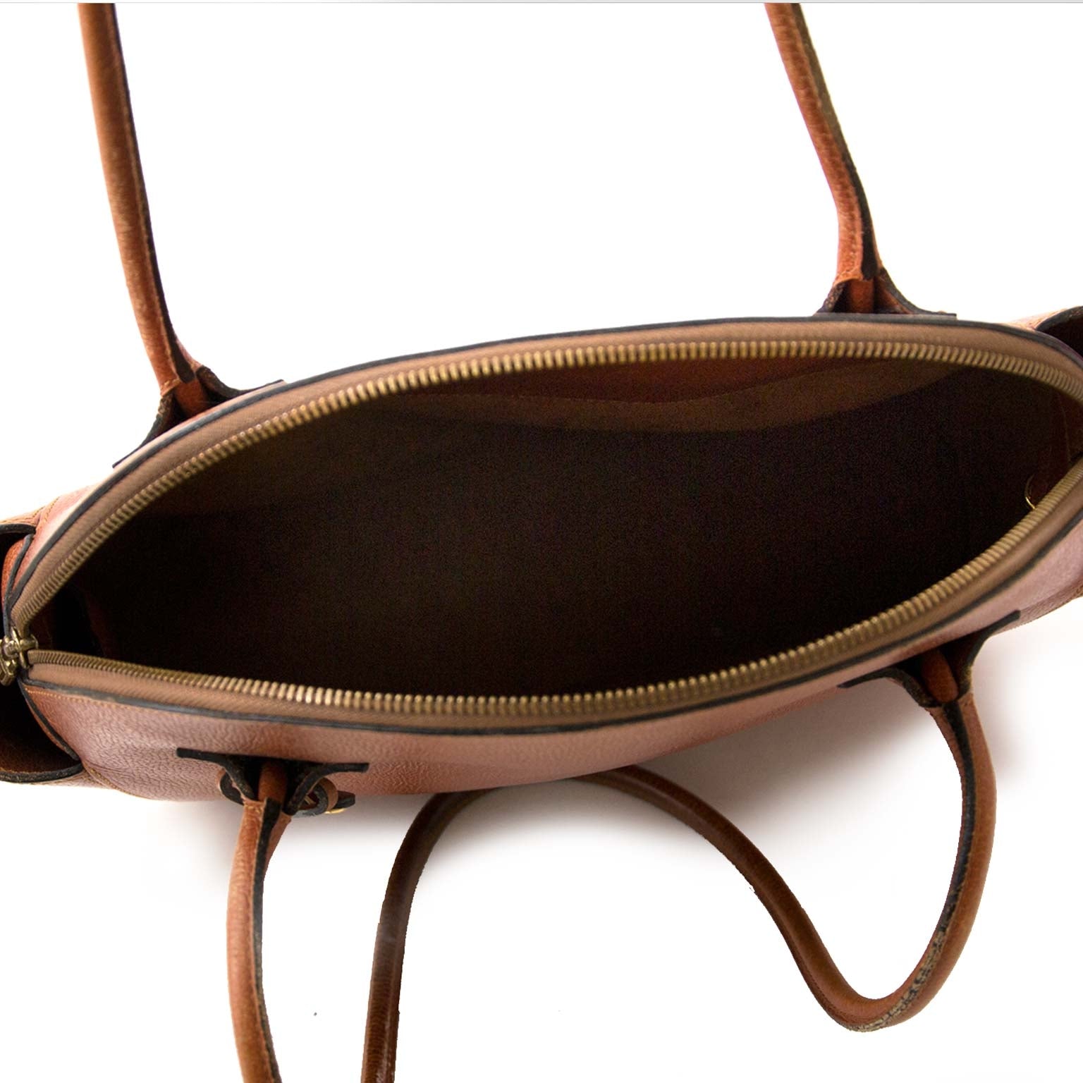 Vintage Delvaux Mousson bag at the authentic Labellov webshop.