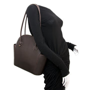 Second hand Delvaux brown shoulder bag for the best price at Labellov webshop. Safe and secure online shopping with 100% authenticity. Seconde main Delvaux brun sac à epaule pour le meilleur prix.